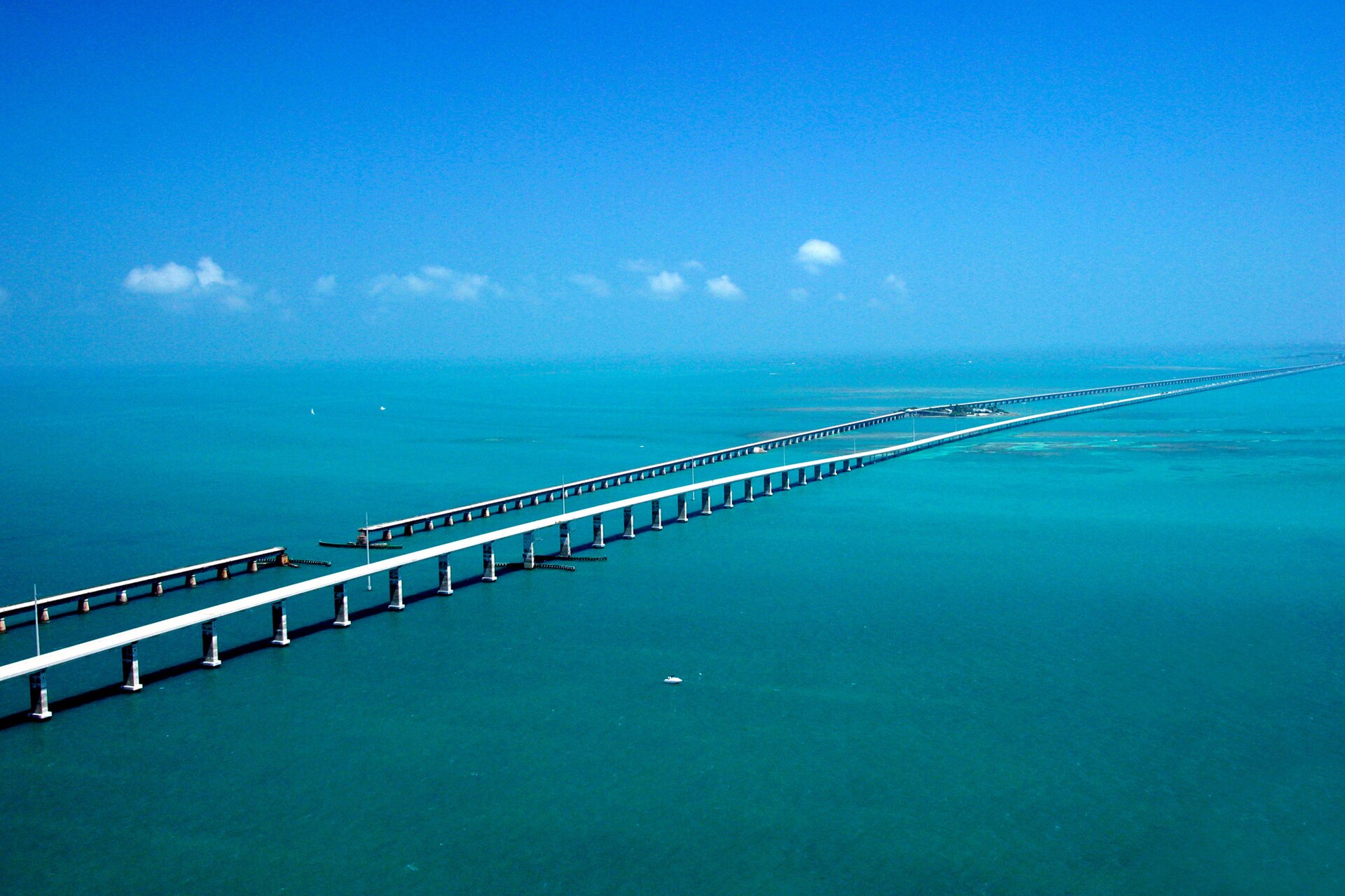 Seven Mile Bridge in an aerial photograph from 2003.