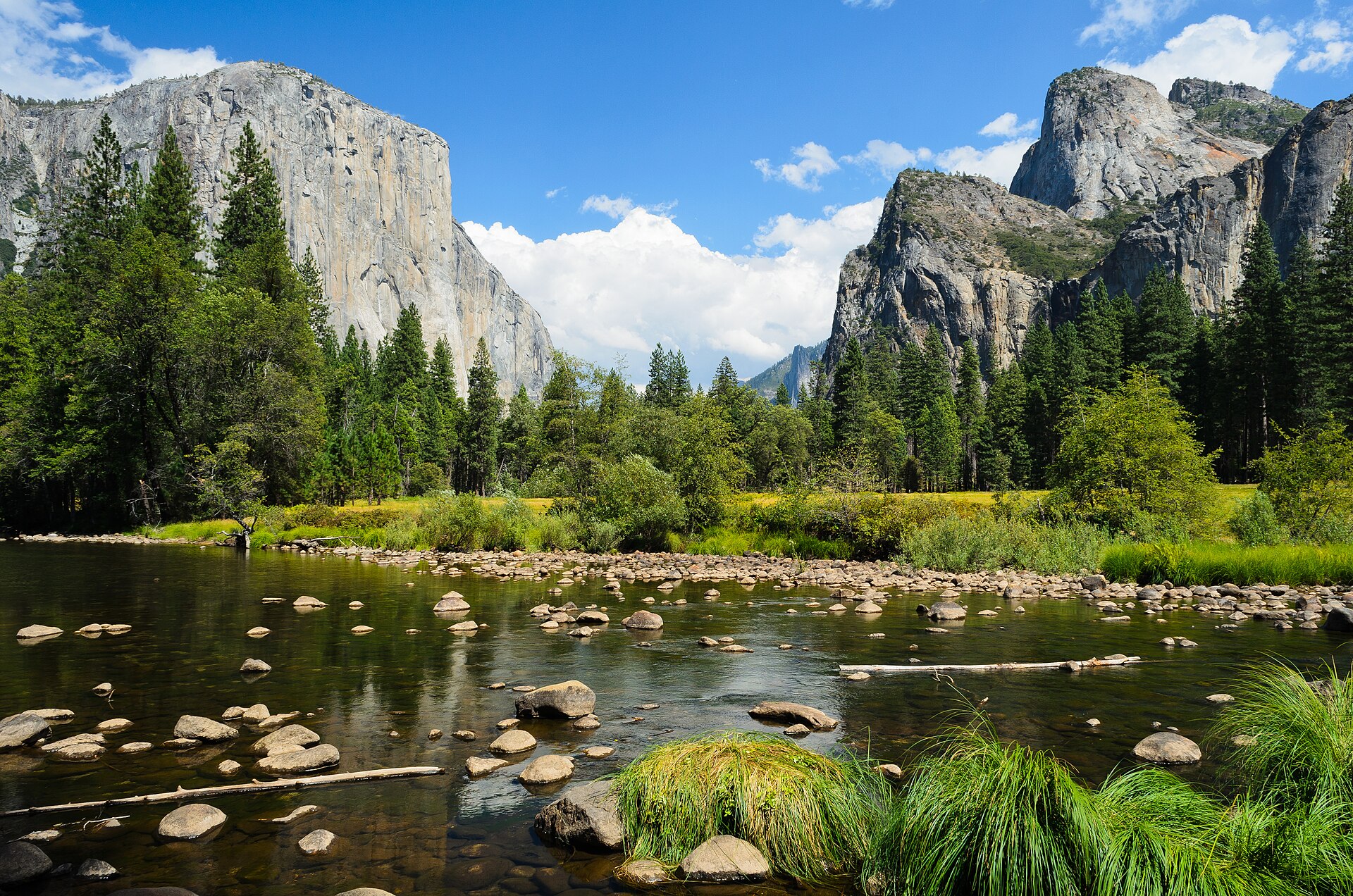 The river and granite cliffs at Valley View.