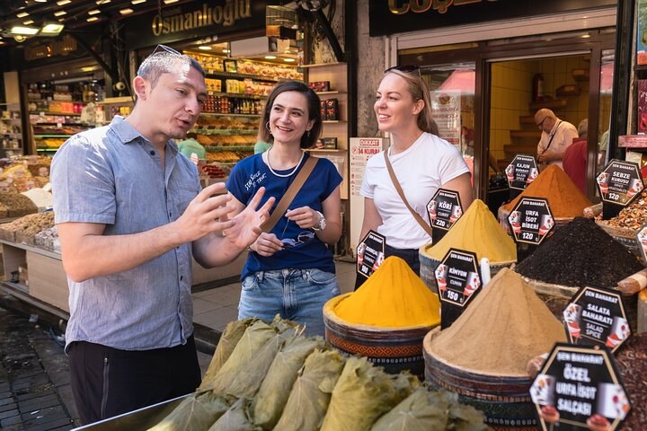 טעם של שתי יבשות באיסטנבול: סיור אוכל, שוק התבלינים ומעבורת